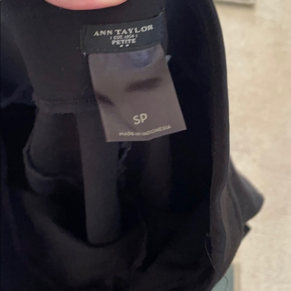 Ladies Ann Taylor Ponte Leggings - Picture 2 of 4